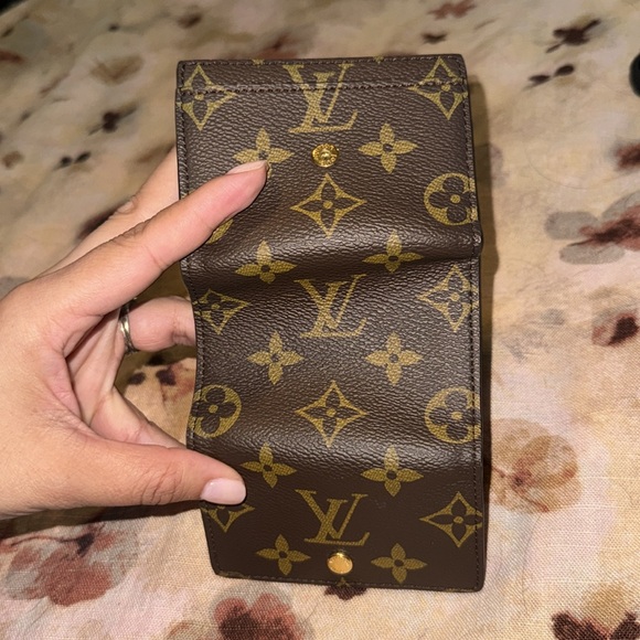 Louis Vuitton Micro Wallet - Picture 13 of 15